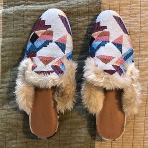 Universal Threads House Slippers